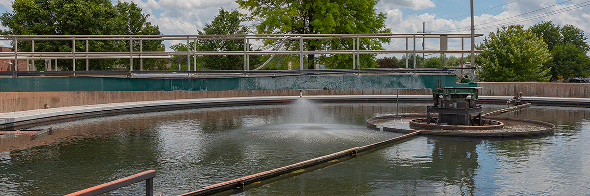 Photograph of a wastewater treatment plant cleaning dirty water