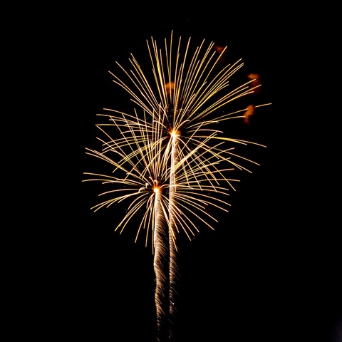 fireworks-isolated-on-black-background-SBI-301087139.jpg